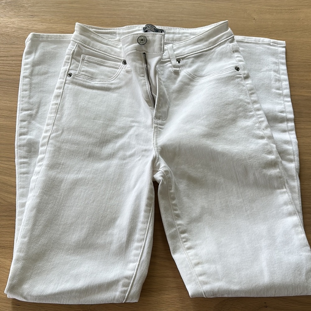 Abercrombie curve love white high rise super skinny jeans size 25